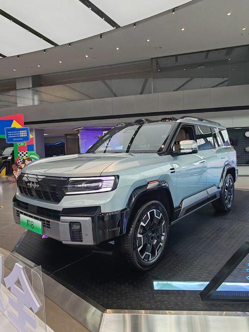 重庆万州区景冠翔企业管理咨询比亚迪方程豹硬派越野的爆款，英菲尼迪35周年与你共成长